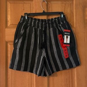 Briggs Size Medium Ladies’ Linen Blend Black & White Shorts New with tag